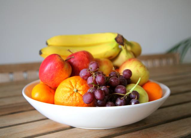 Zdjela voća u kuhinji - odličan način da se baci nekoliko kilograma