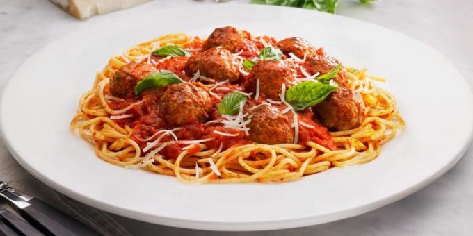 Špageti s meatballs
