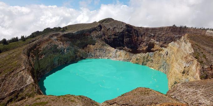 Azijski teritorija svjesno privlači turiste jezera Kelimutu vulkan, Indonezija