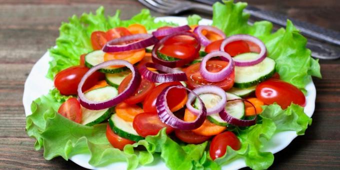 Jednostavna salata od povrća s mrkvom