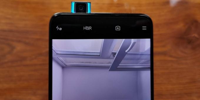 Poco F2 Pro: prednja kamera klizi izvan tijela