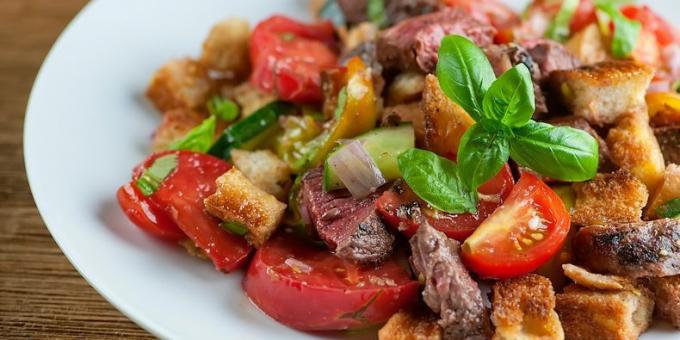 Salata recept sa govedine, croutons, cherry rajčice i bosiljka
