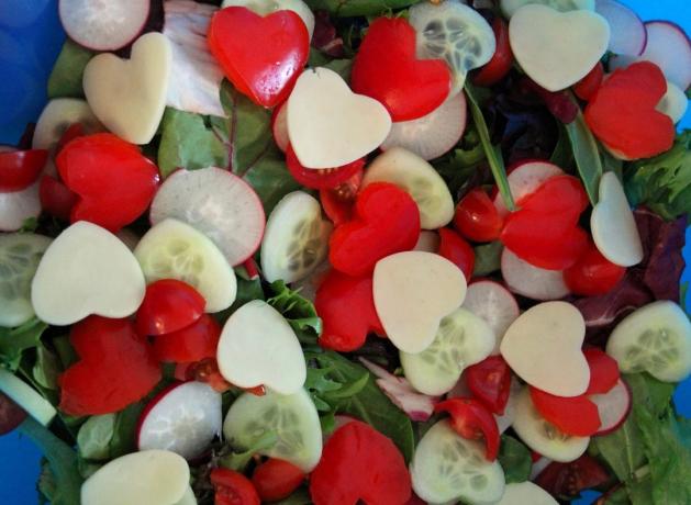 Pokloni za Valentinovo: povrća salata