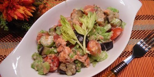 Patlidžan salata, konzervirane ribe i celera