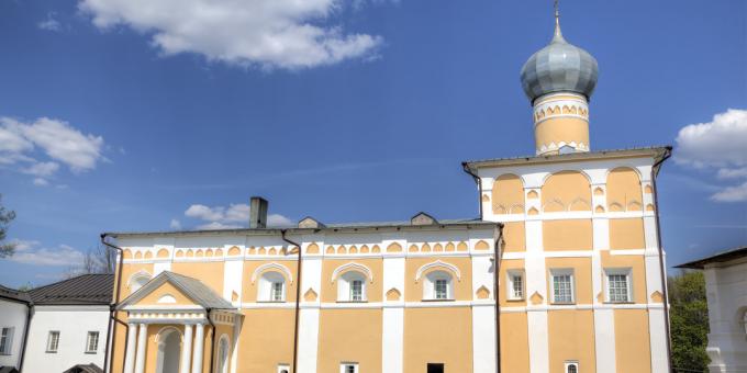 Samostan Varlaam-Khutynsky Spaso-Preobrazhensky i grob Gabriela Derzhavina