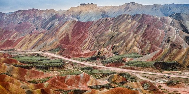 Azijski teritorija svjesno privlači turiste: u boji brda Zhangye Danxia Nacionalni geološki park, Kina