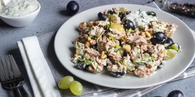 Jednostavan recept za salatu s grožđem, tunom i orasima