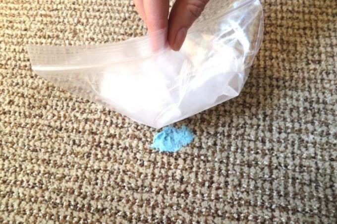 Kako očistiti tepih od gume