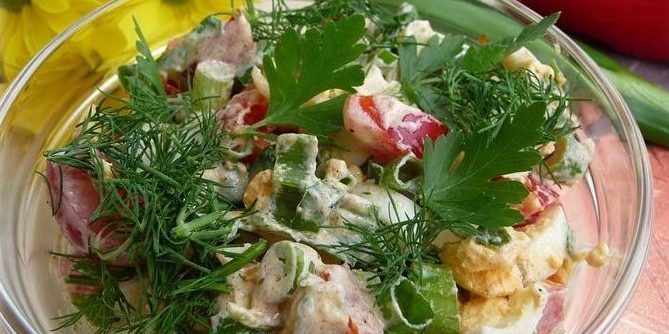 Salata od paprike, jaja i mladi luk