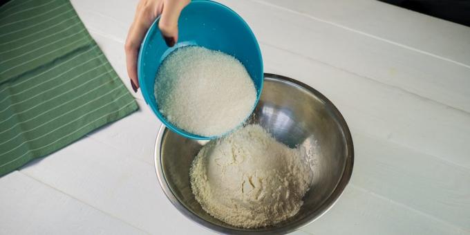 Kolač recept s kruške: brašna i šećera