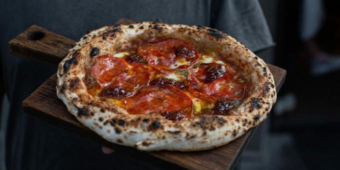 Napolitanska pizza s gorgonzolom