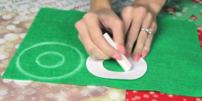 Božićni igračke sa svojim vlastitim rukama: napraviti uzorak i krug