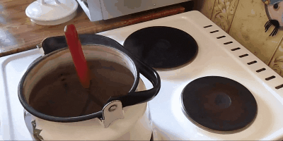 Kako sterilizirati staklenke za par objesite malu staklenku čaja
