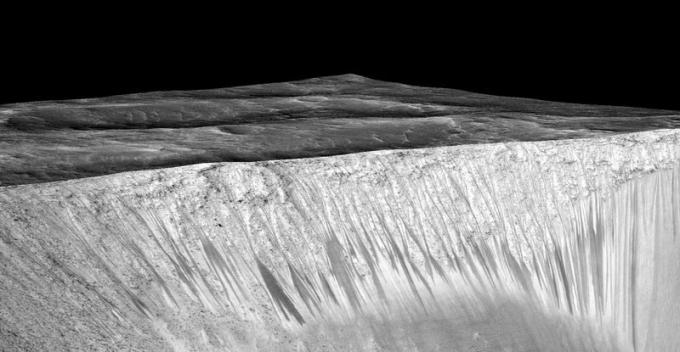 Voda Mars postoji u tekućem obliku