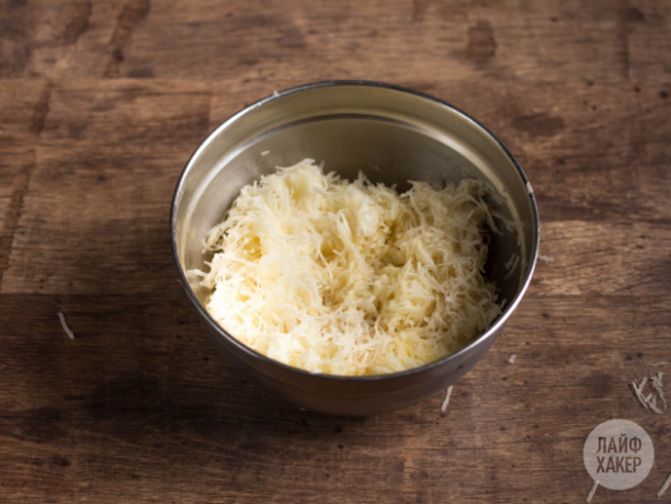 Kako napraviti quiche od krumpira: nasjeckajte krumpir