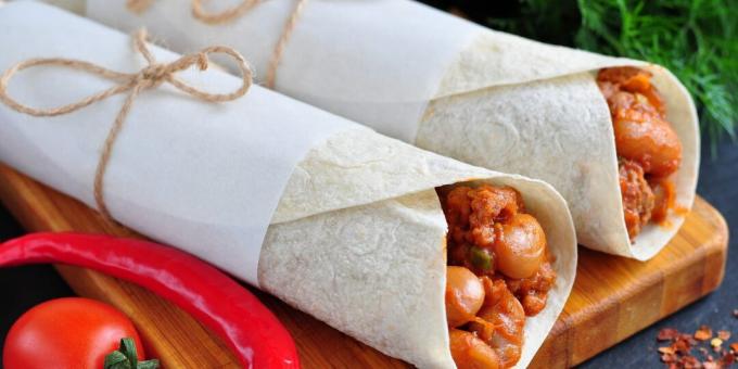 Burrito s piletinom, grahom i rajčicama