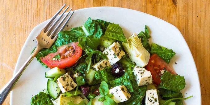 prehrana tijekom treninga: povrća salata s tofuom
