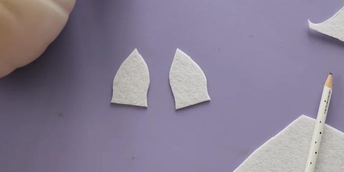 Obrt od bundeve: Cut uši od bijelog filca