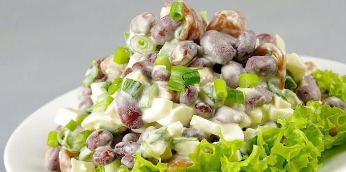 Salata od graha, mariniranim gljivama i jajima