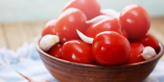 Kako kiseliti rajčice, češnjak, papar, suho senf i Lavrushka
