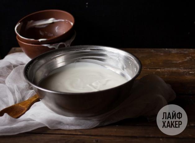 Domaće krem ​​sir: pomiješajte kiselo vrhnje i jogurt