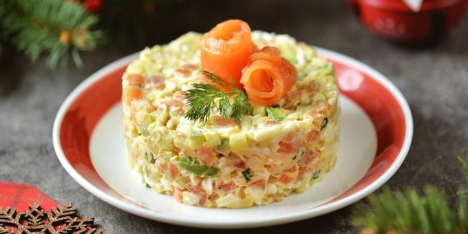 Salata s crvenom ribom, jajima i avokadom