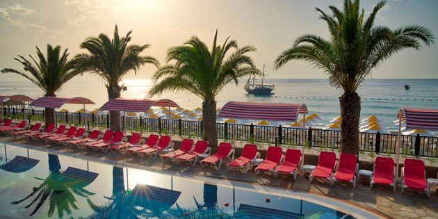 Hoteli za obitelji s djecom: Pirati Beach Club 5 *, Tekirova, Kemer, Turska