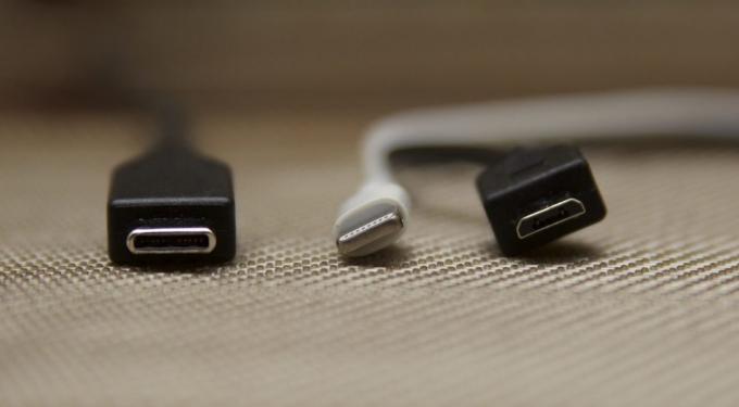 S lijeva na desno: USB vrste C, Lightning, mikro USB