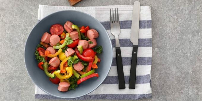 Salata s kobasicama, rajčicama i paprikom