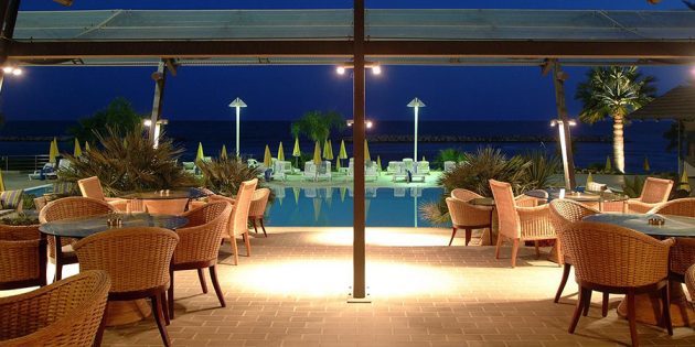 Hoteli za obitelji s djecom: Hotel Palm Beach 4 *, Larnaca, Cipar