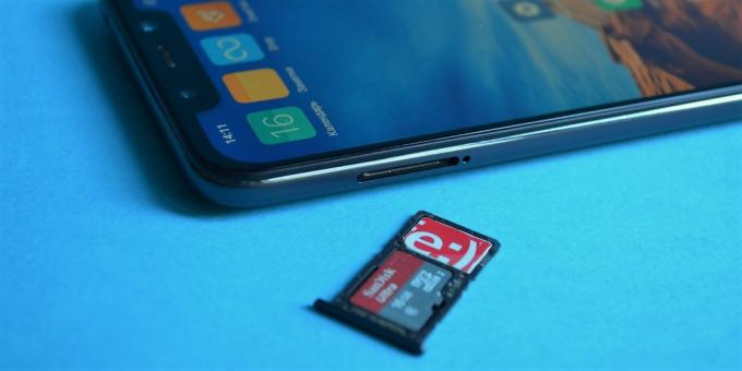 Pregled Xiaomi Pocophone F1: Ladica