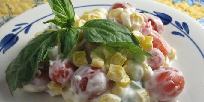 Recepti: salata s kukuruzom, rajčice, paprike i parmezanom odijevanja