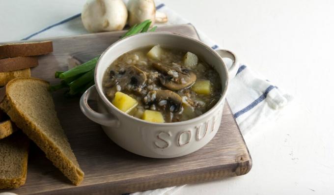 Veganska heljdina juha s gljivama