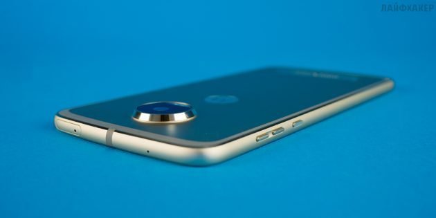 Moto Z2 Igra: stražnja ploča