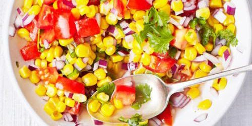 Salata s kukuruza, rajčica i vapnena meda preljev