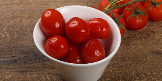 Ukiseljeno rajčica punjena češnjak