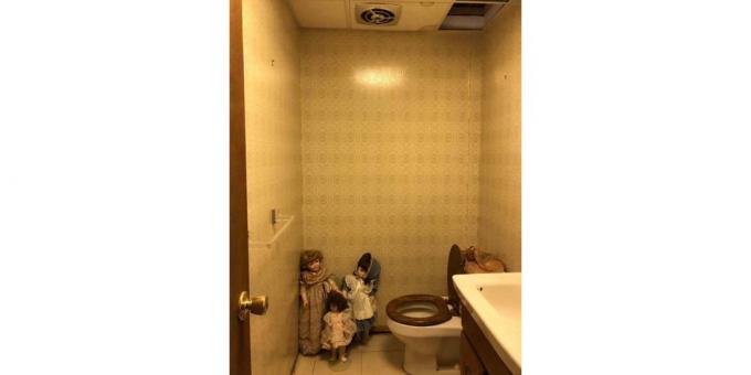 lutka na WC