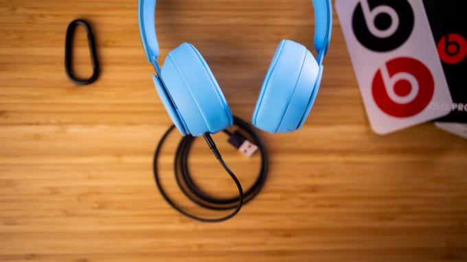 Pregled novih Beats Solo Pro: kako zapravo rade slušalice sa aktivnim buke i dizajn hladnom