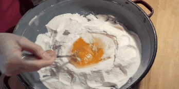 Listova lazanje: poput jaja vilicom, povezuje ih s brašnom