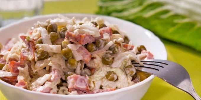 Brza i ukusna hrana: salata sa dimljenim kobasicama