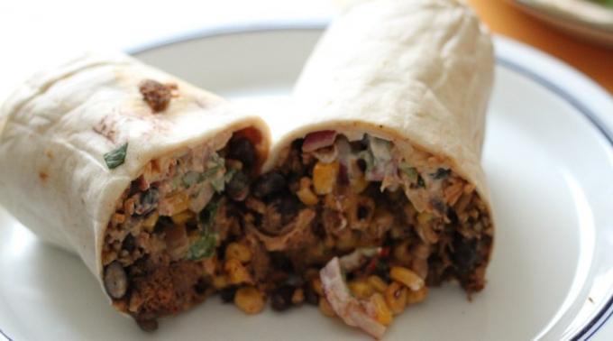 Dish od mljevenog mesa: Burrito sa grahom i kukuruzom