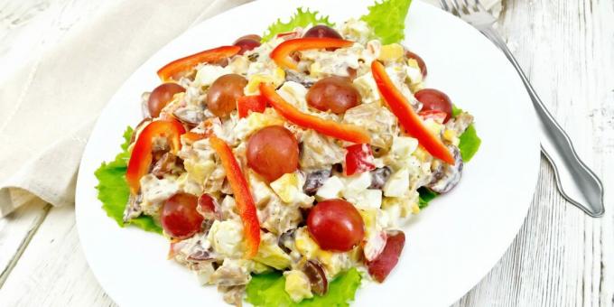 Salata s grožđem, paprikom i sirom: jednostavan recept
