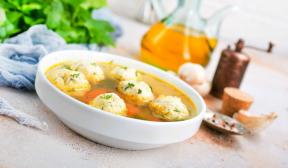 Gljiva juha s okruglicama od krumpira