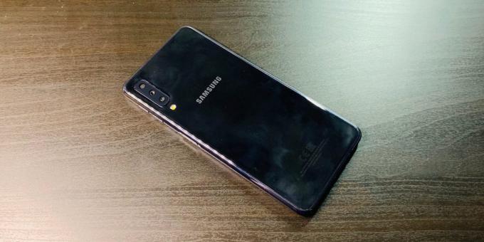 Samsung Galaxy A7: Stražnja ploča