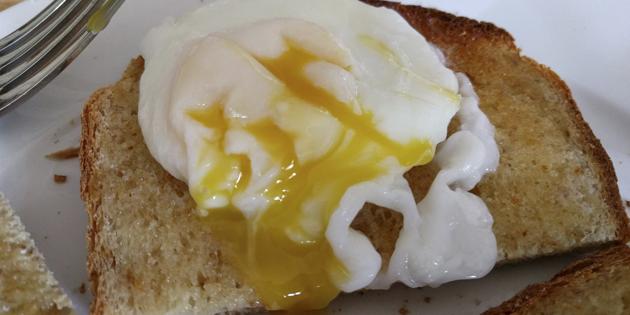 brzi recepti jela: jaje s pikantnom umaku 