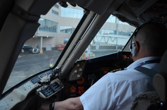 Andrew Gromozdin pilot "Boeing", pljesak putnika