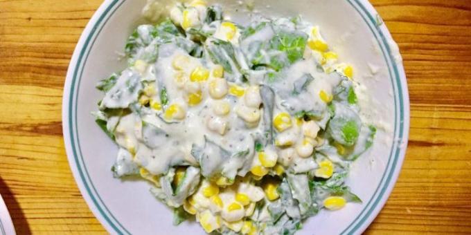 Salata s špinata i kukuruza