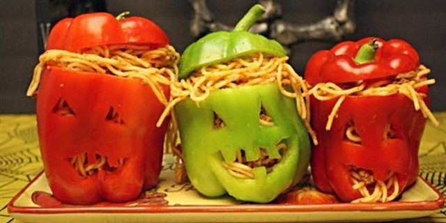 Posuđe za Halloween: Šefovi paprike punjene sa špagetima s mesom
