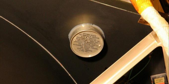 Neobični predmeti u svemiru: Kapsula pepela Clydea Tombaugha