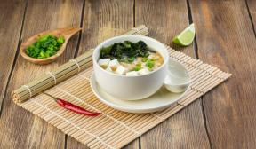 Japanska juha od čankonabe sa šitakeom, tofuom i mesnim kuglicama